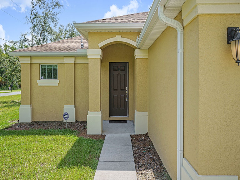 Photo 8 of 17 - 14463 Duck Hawk Rd, Weeki Wachee, FL 34614