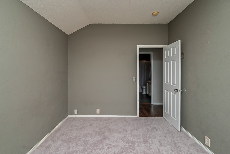 Photo 14 of 47 - 1309 Woodthorpe Dr, Mesquite, TX 75181