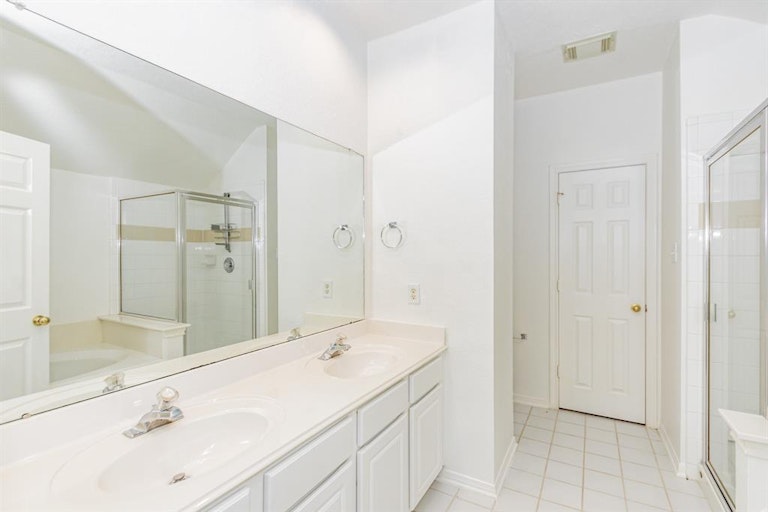 Photo 25 of 37 - 13106 Ryaneagles Dr, Houston, TX 77044