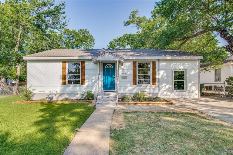 Photo 1 of 25 - 1109 Belmont Dr, Garland, TX 75040