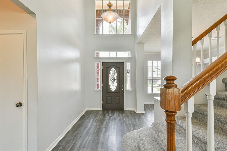 Photo 5 of 34 - 16026 Biscayne Shoals Dr, Friendswood, TX 77546