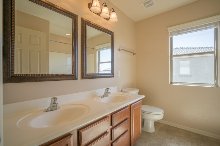 Photo 32 of 37 - 17808 W Ivy Ln, Surprise, AZ 85388