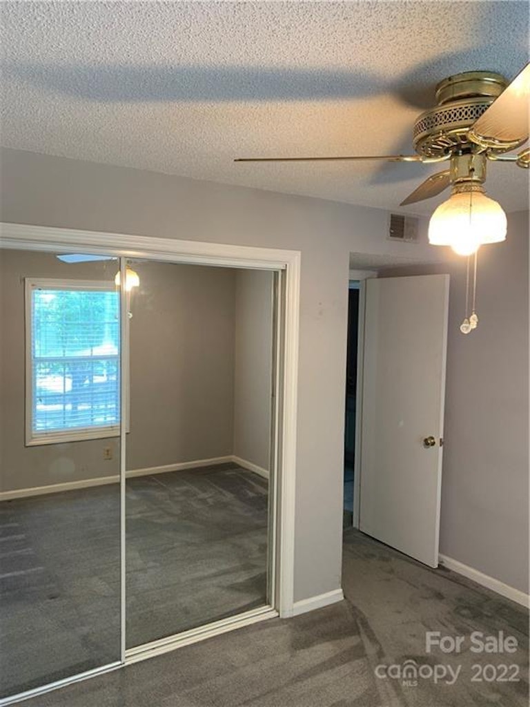 Photo 20 of 32 - 6055 Treetop Ct, Charlotte, NC 28212