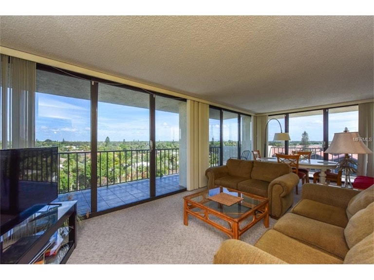 Photo 4 of 23 - 1055 Beach Rd Unit B-503, Sarasota, FL 34242