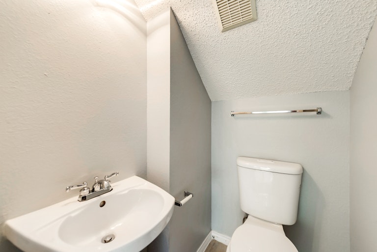 Photo 26 of 28 - 4701 Bracken Dr, Fort Worth, TX 76137