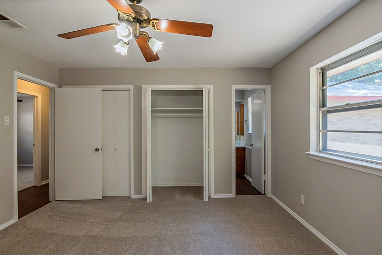 Photo 16 of 21 - 2717 Cantrell St, Irving, TX 75062