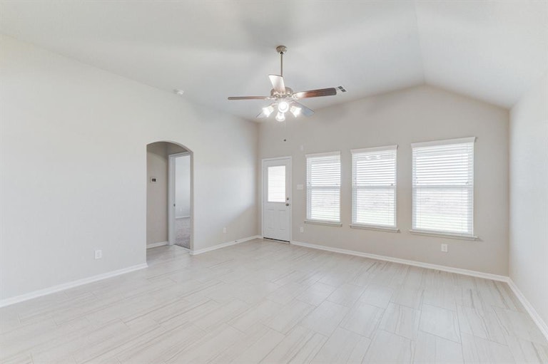 Photo 4 of 12 - 2634 Sunlit Meadow Trl, Fresno, TX 77545