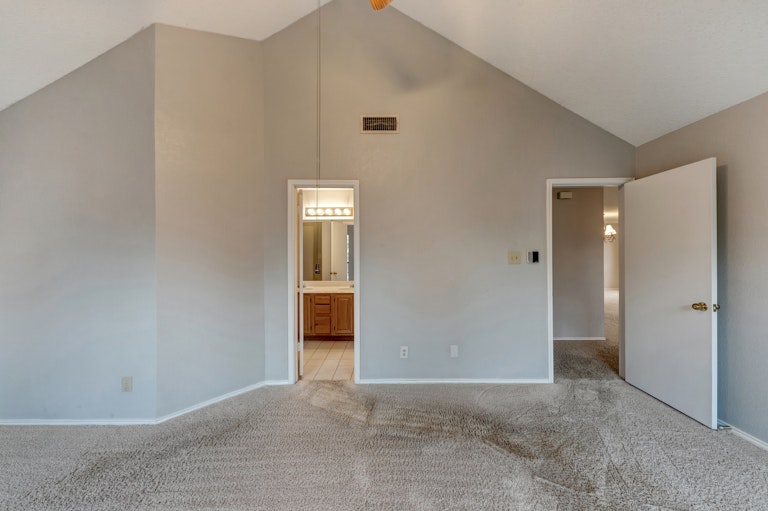 Photo 15 of 24 - 6944 Bentley Ave, Fort Worth, TX 76137