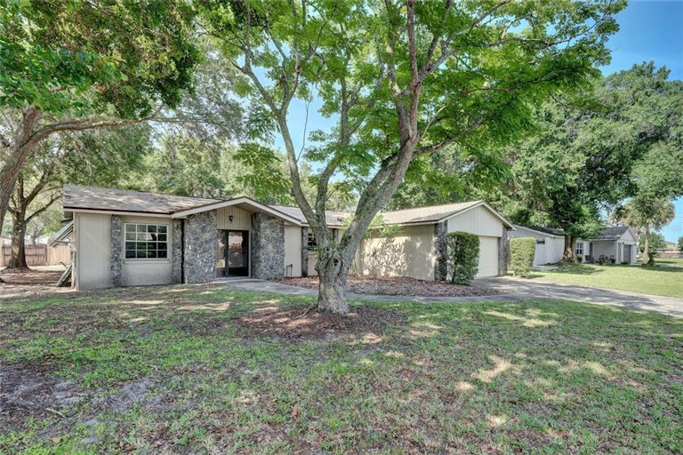 Photo 3 of 28 - 4721 Pine Lake Dr, Saint Cloud, FL 34769