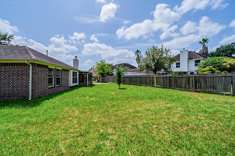 Photo 35 of 35 - 2731 Briarloch Ln, Houston, TX 77073