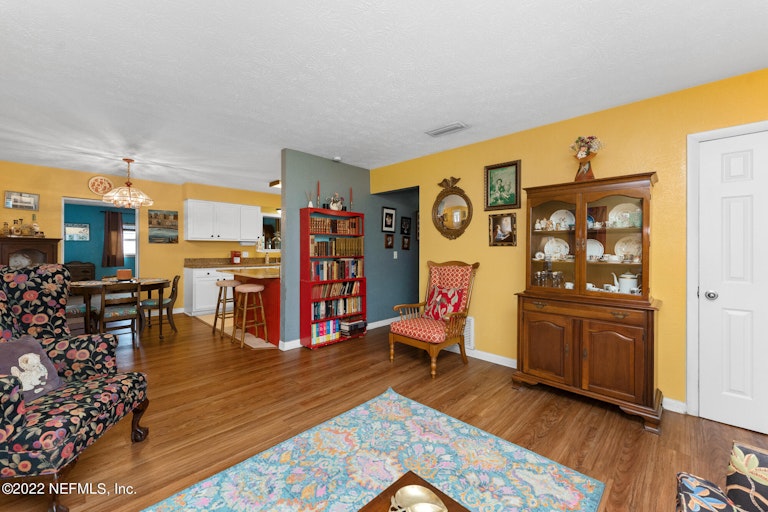 Photo 5 of 27 - 5804 Rover Dr, Jacksonville, FL 32244