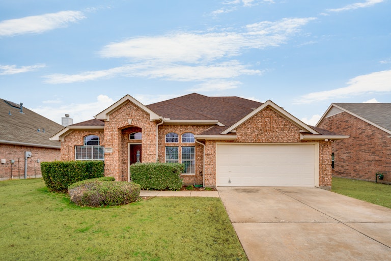 Photo 1 of 27 - 300 Crabapple Dr, Wylie, TX 75098