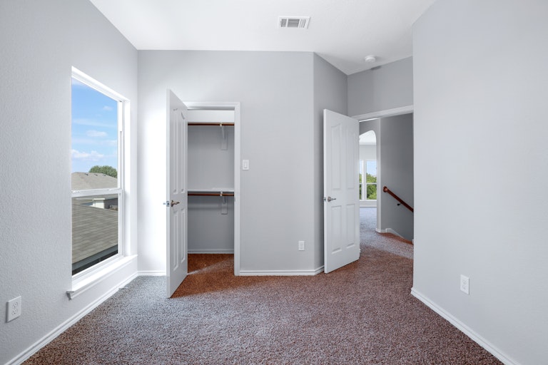Photo 26 of 33 - 8521 Field Creek Ct, Fort Worth, TX 76134