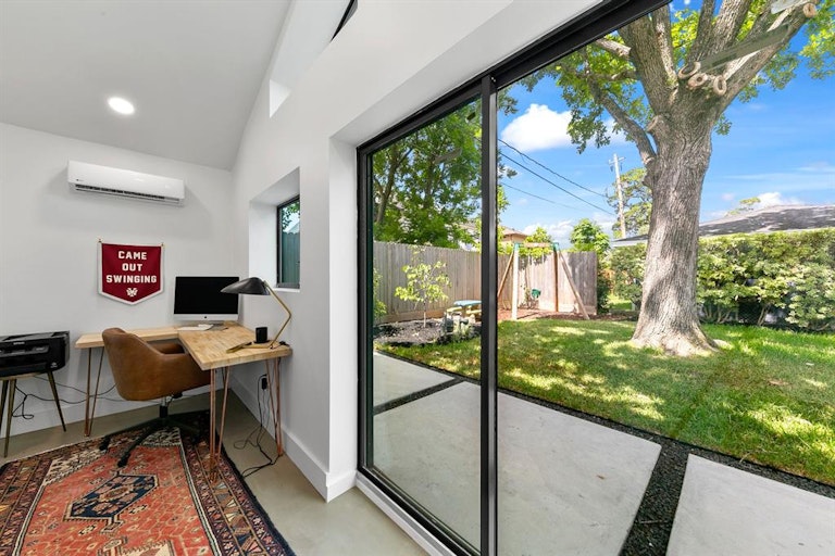 Photo 24 of 26 - 1807 Gardenia Dr, Houston, TX 77018