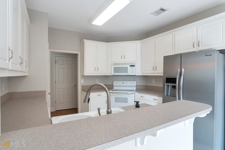 Photo 11 of 44 - 1122 Cayuga Ct, Dacula, GA 30019
