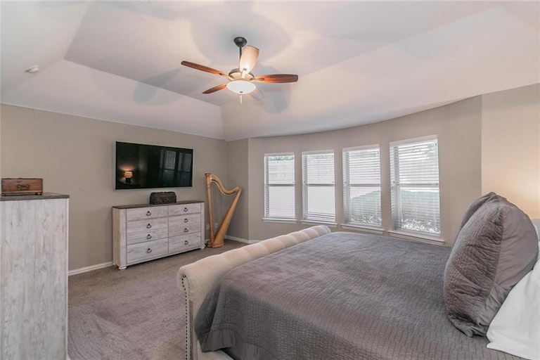 Photo 15 of 40 - 4805 Campfire Ct, Fort Worth, TX 76244