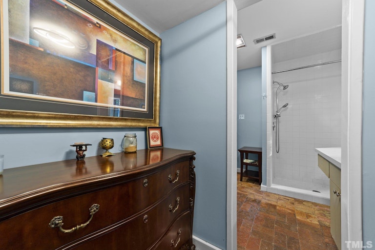 Photo 25 of 36 - 317 Stony Hill Rd, Chapel Hill, NC 27516