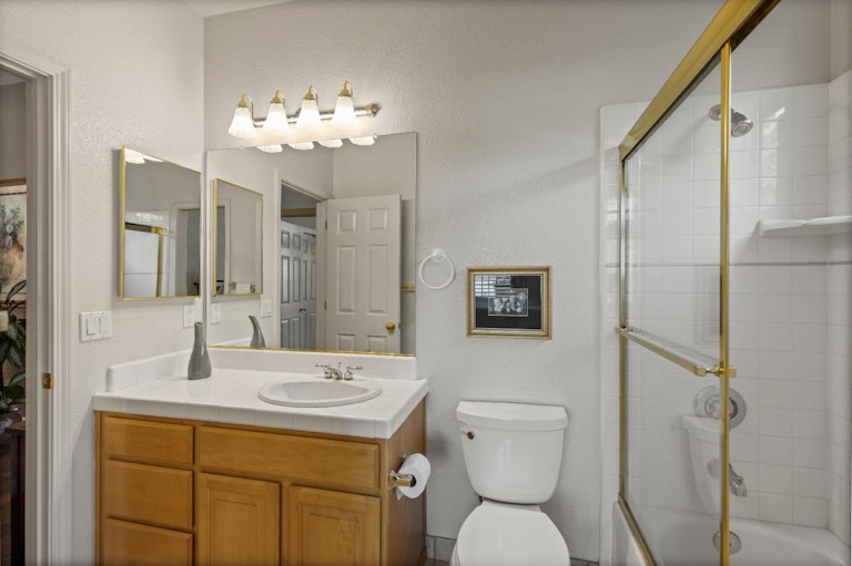 Photo 19 of 35 - 2421 Walnut Oaks Ln, Carmichael, CA 95608
