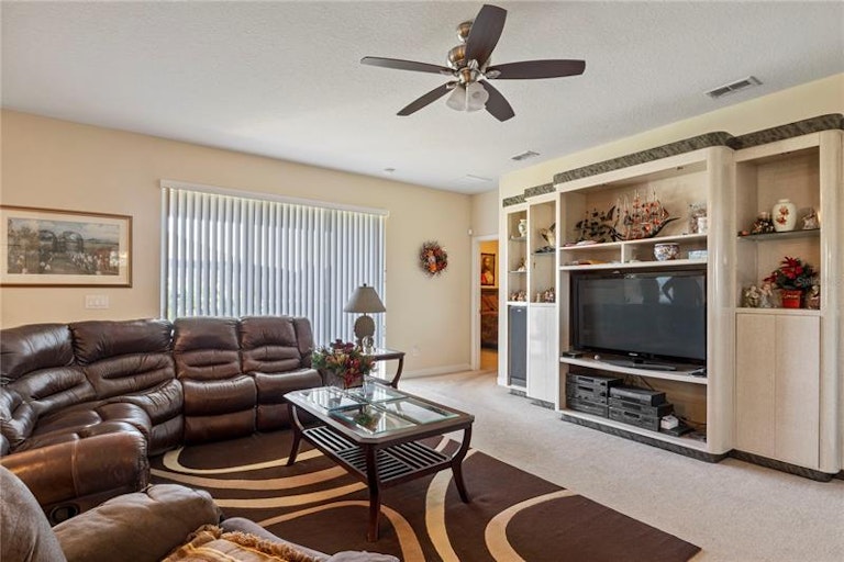 Photo 4 of 29 - 1010 Harmony Ln, Clermont, FL 34711