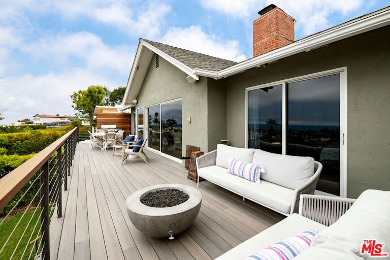 Photo 36 of 54 - 16656 Linda Ter, Pacific Palisades, CA 90272