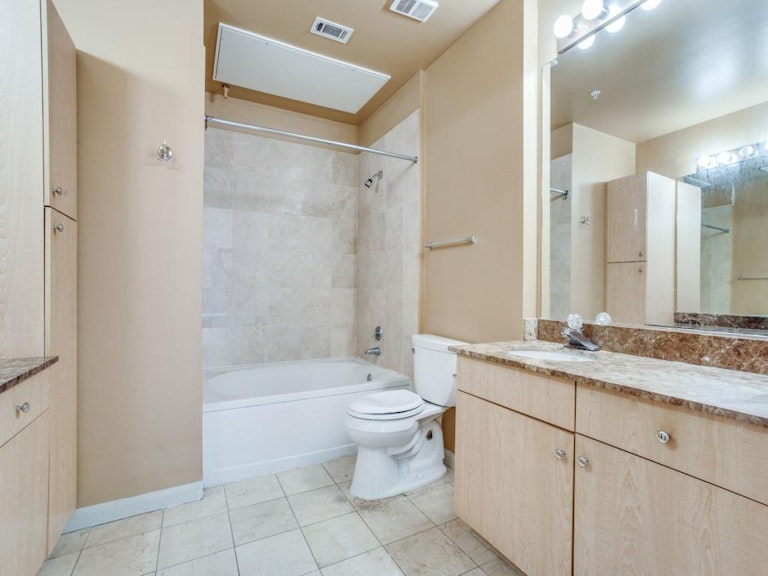 Photo 15 of 33 - 3225 Turtle Creek Blvd #1429, Dallas, TX 75219