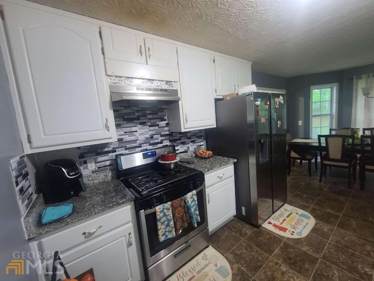 Photo 10 of 20 - 418 Shenandoah Ct, Winder, GA 30680