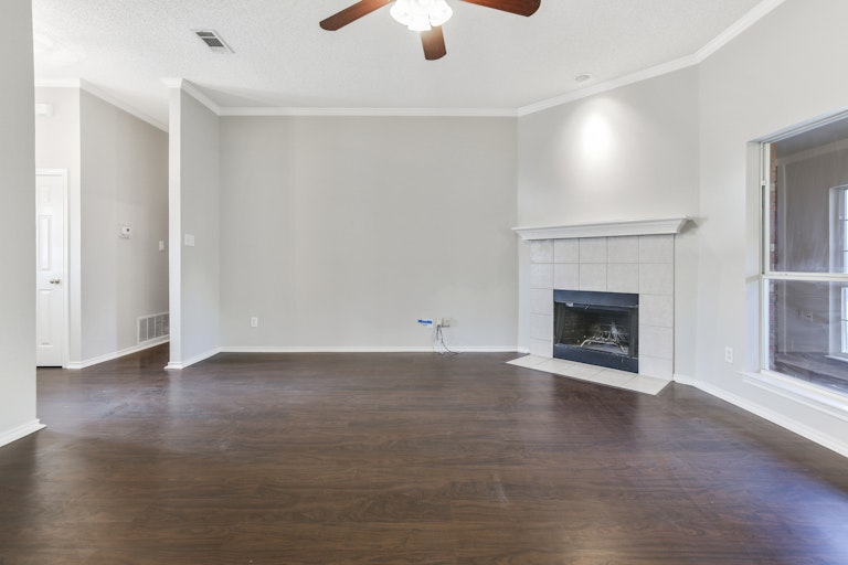 Photo 6 of 25 - 7428 Amber Dr, Watauga, TX 76148