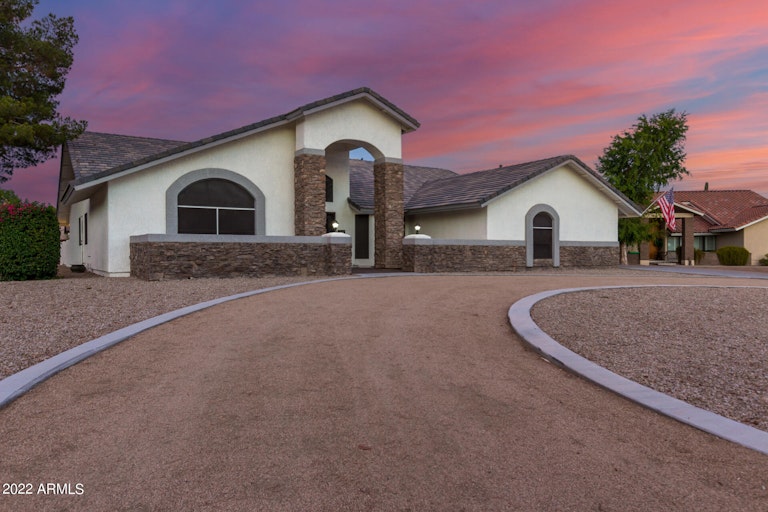 Photo 2 of 79 - 117 E Fairway Cir, Litchfield Park, AZ 85340