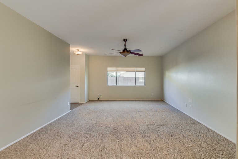 Photo 13 of 36 - 304 W Dragon Tree Ave, San Tan Valley, AZ 85140