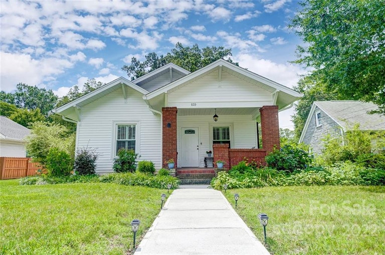 Photo 1 of 38 - 829 N Main St, Mooresville, NC 28115