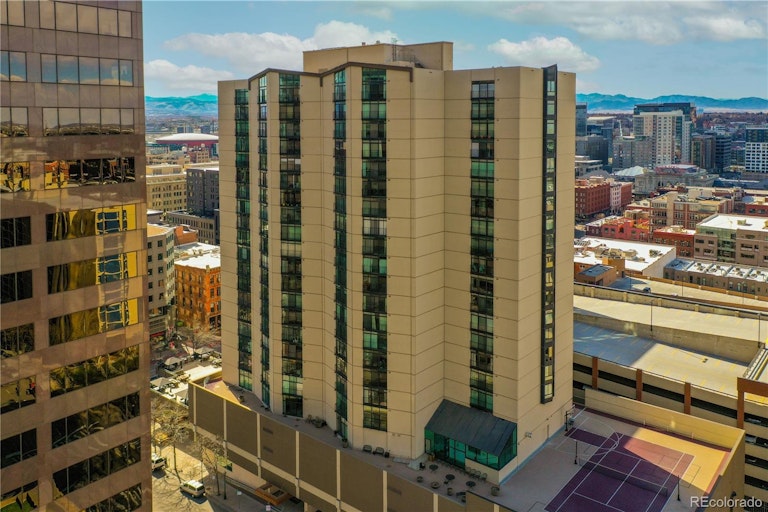 Photo 5 of 36 - 1777 Larimer St #1711, Denver, CO 80202
