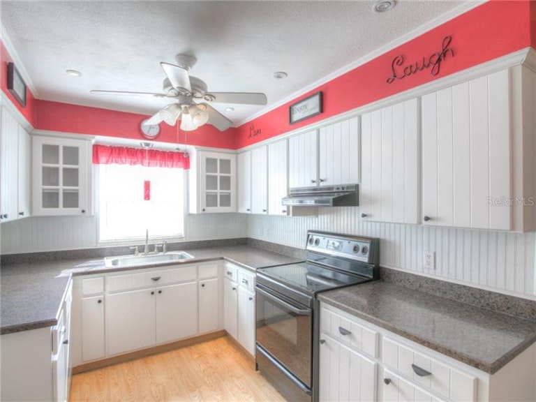 Photo 3 of 23 - 111 Volusia Dr, Winter Haven, FL 33884