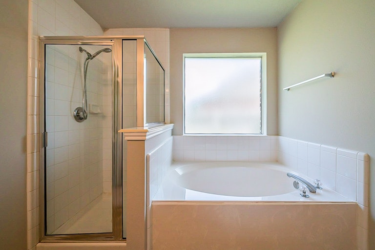 Photo 6 of 35 - 2731 Briarloch Ln, Houston, TX 77073