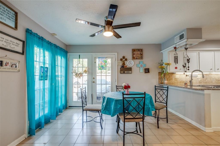 Photo 13 of 36 - 18303 Running Vine Ln, Spring, TX 77379