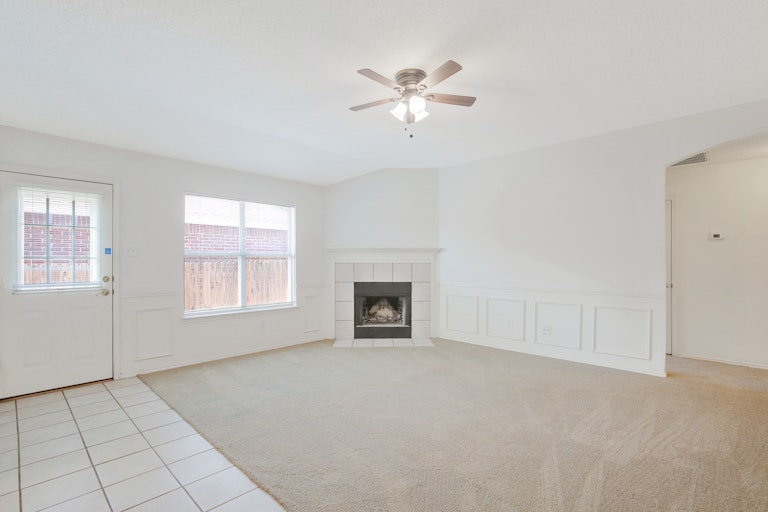 Photo 7 of 26 - 517 Hollyberry Dr, Mansfield, TX 76063
