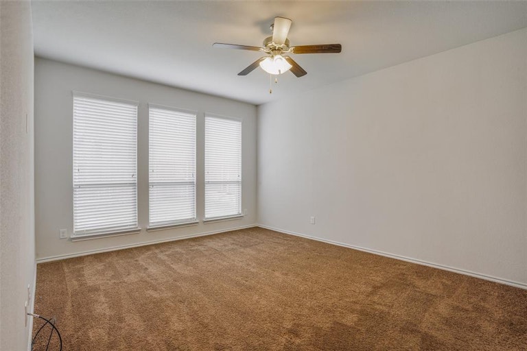 Photo 10 of 35 - 2832 Saddle Creek Dr, Fort Worth, TX 76177