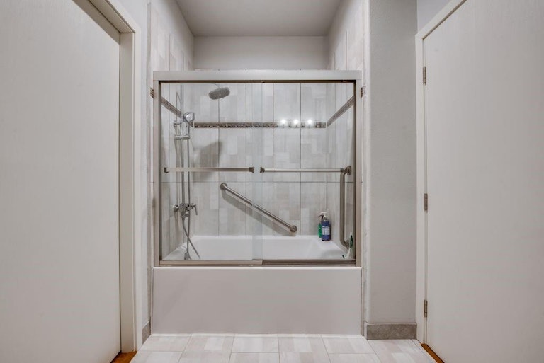 Photo 19 of 22 - 1220 W Trinity Mills Rd #5005, Carrollton, TX 75006