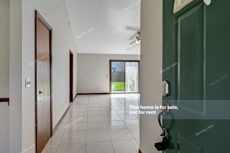 Photo 17 of 32 - 8460 Rockridge Dr, Jacksonville, FL 32244