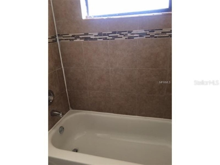 Photo 6 of 8 - 3426 Leemoore Pl, Orlando, FL 32818