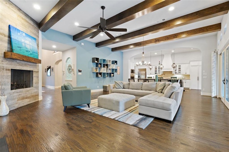 Photo 3 of 40 - 1041 Wagner Way, Lantana, TX 76226