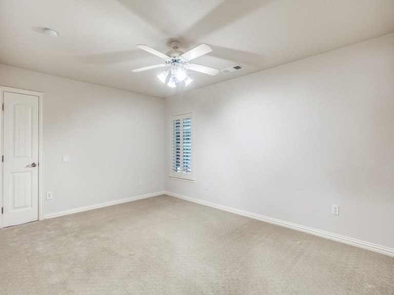 Photo 30 of 40 - 10405 Downing Dr, Denton, TX 76207