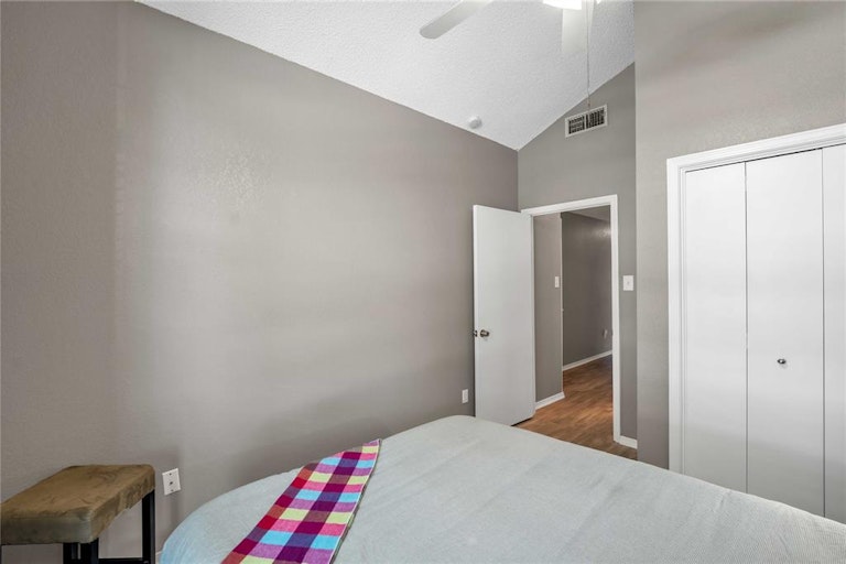 Photo 25 of 31 - 915 Azalia Dr, Lewisville, TX 75067