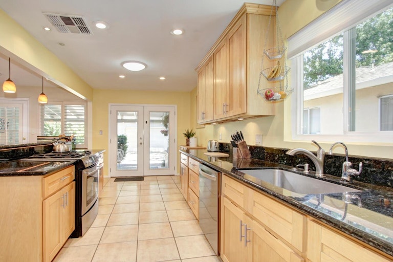 Photo 32 of 87 - 4501 Moddison Ave, Sacramento, CA 95819