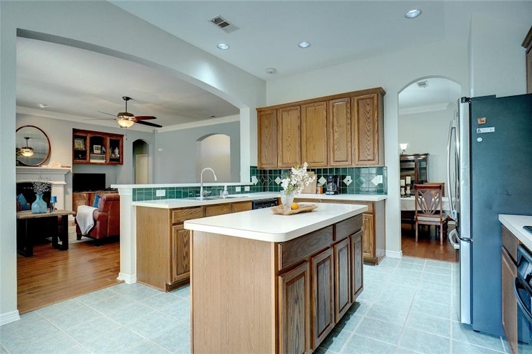 Photo 12 of 40 - 1509 Stone Bend Ln, Flower Mound, TX 75028