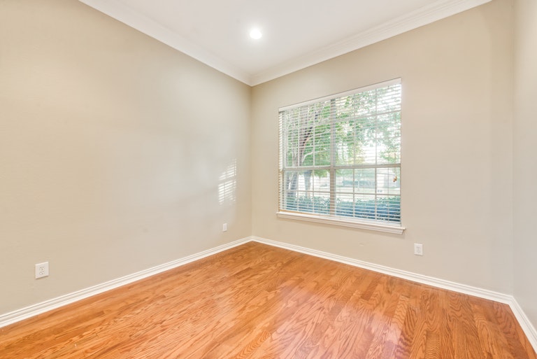 Photo 12 of 29 - 5733 Sugar Maple Dr, Fort Worth, TX 76244