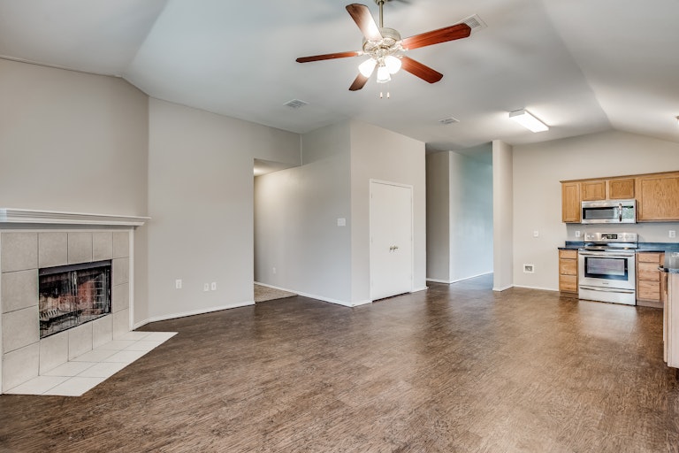 Photo 11 of 25 - 2021 Jackson Dr, Little Elm, TX 75068