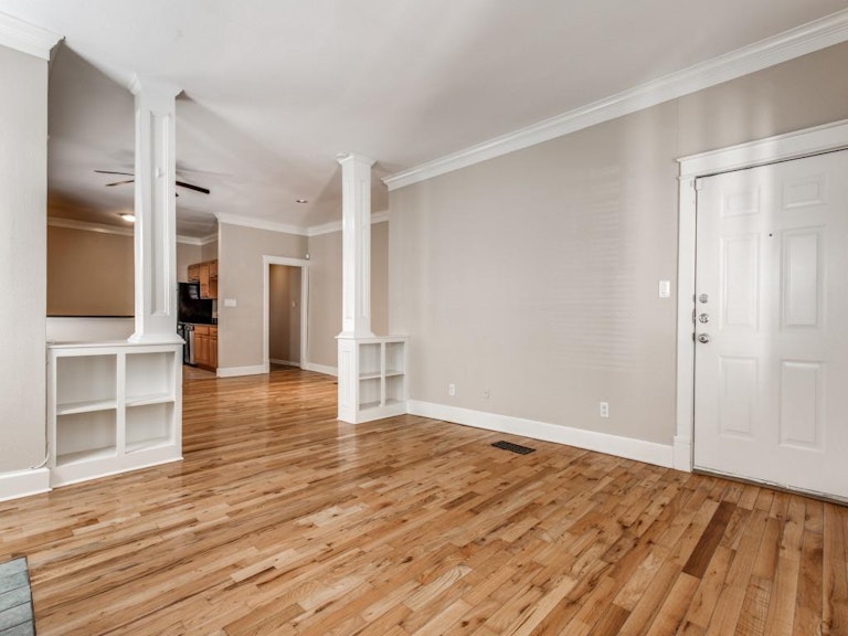 Photo 8 of 40 - 5200 Victor St, Dallas, TX 75214