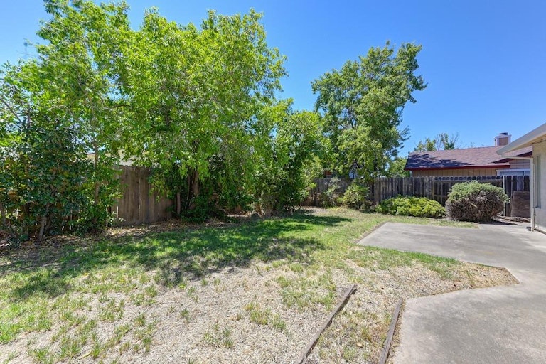 Photo 35 of 37 - 660 Tailwind Dr, Sacramento, CA 95838