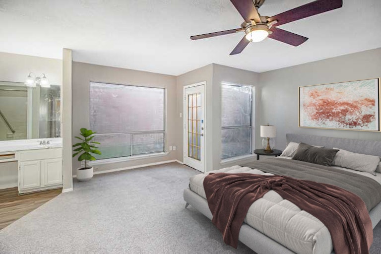 Photo 3 of 17 - 8914 Beau Monde Dr, Houston, TX 77099