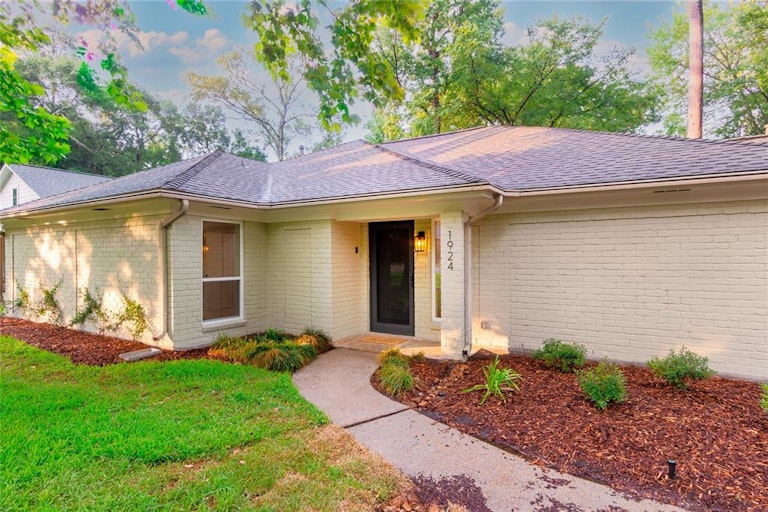 Photo 5 of 48 - 1924 Foxtail Pl, Spring, TX 77380
